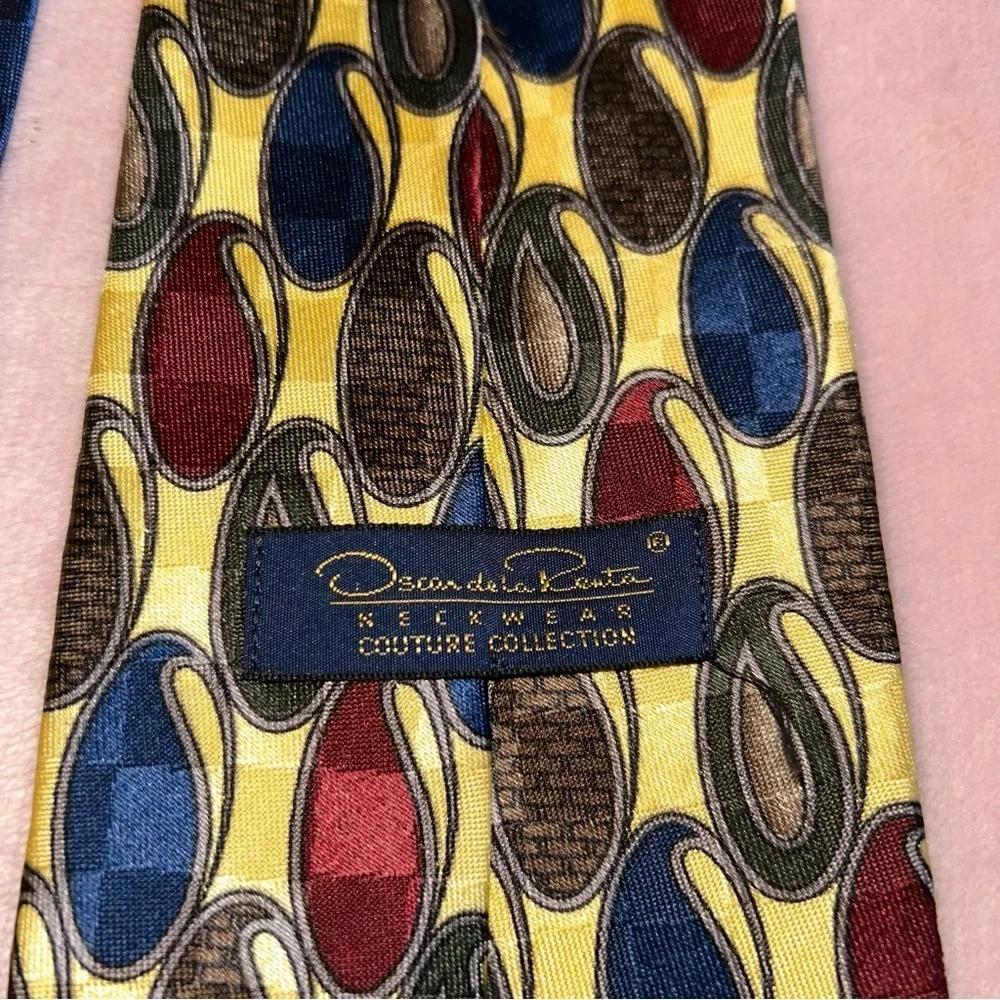 Oscar de la Renta vintage tie with oval paisley print yellow red blue